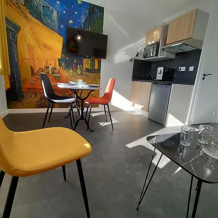 Gogh Apartment